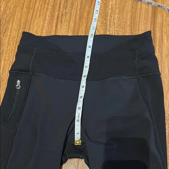 Lululemon crop atheltic pants with zip pocket - Picture 5 of 11